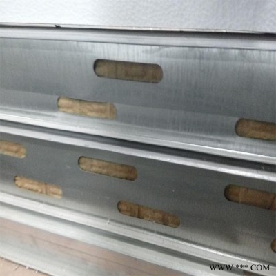 兴瑞硫氧镁彩钢板 规格齐全 质量有保障 欢迎选购。 烘箱岩棉板
