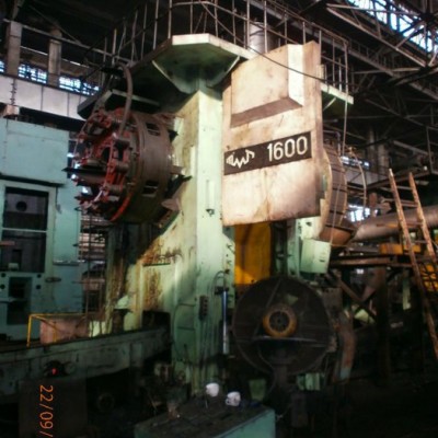 进口锻压机床，俄罗斯产1600吨2500吨热模锻压力机