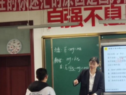 "温锐名师工作室"赴四十五团开展送课送教活动